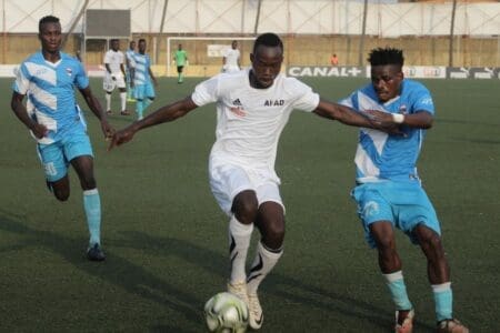 Football: après un mois de trêve, la Ligue 1 reprend ses droits, samedi