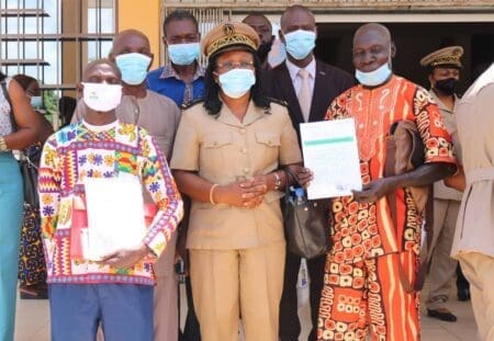 Cérémonie de remise de Certificats Fonciers dans la Mé:110 requérants reçoivent le précieux sésame