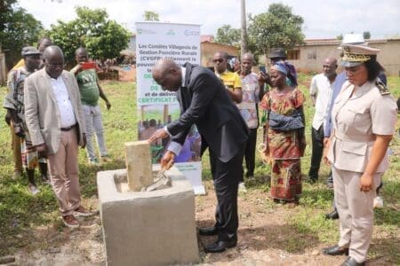 Gestion à la base du foncier rural : Le Ministre BAMBA Cheick Daniel pose la première pierre du Bureau Foncier Rural d’Assikoi