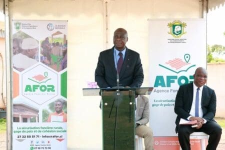 En mission à Yakassé-Attobrou et à Akoupé : le Ministre BAMBA Cheick Daniel exhorte les populations à ne pas décliner la courbe des résultats de certification foncière