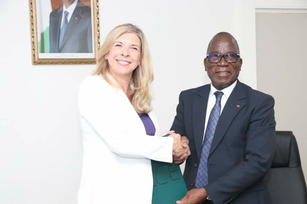 Lutte contre l’érosion côtière : Le Ministre Assahoré signe un accord avec Invest international