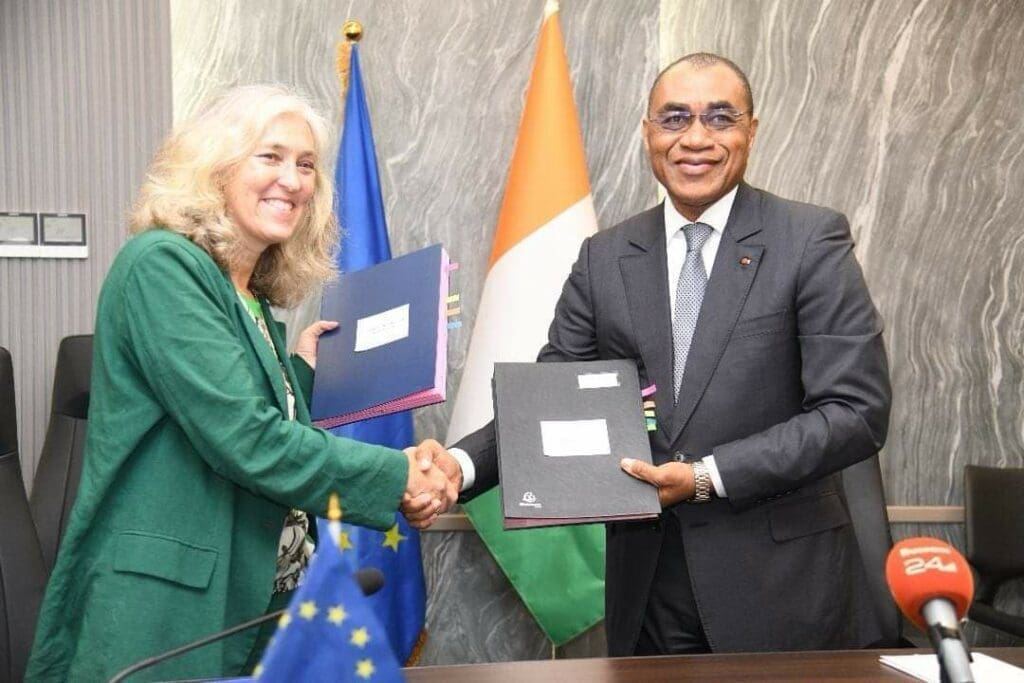 𝐏𝐫𝐨𝐠𝐫𝐚𝐦𝐦𝐞𝐬 𝐬𝐮𝐫 𝐥𝐞 𝐝é𝐯𝐞𝐥𝐨𝐩𝐩𝐞𝐦𝐞𝐧𝐭 𝐝𝐮𝐫𝐚𝐛𝐥𝐞, 𝐥𝐮𝐭𝐭𝐞 𝐜𝐨𝐧𝐭𝐫𝐞 𝐥𝐞 𝐛𝐥𝐚𝐧𝐜𝐡𝐢𝐦𝐞𝐧𝐭 𝐝’𝐚𝐫𝐠𝐞𝐧𝐭, 𝐠𝐞𝐬𝐭𝐢𝐨𝐧 𝐝𝐞𝐬 𝐦𝐢𝐠𝐫𝐚𝐭𝐢𝐨𝐧𝐬 :  𝐋𝐚 𝐂ô𝐭𝐞 𝐝’𝐈𝐯𝐨𝐢𝐫𝐞 𝐞𝐭 𝐥’𝐔𝐧𝐢𝐨𝐧 𝐄𝐮𝐫𝐨𝐩é𝐞𝐧𝐧𝐞 𝐬𝐢𝐠𝐧𝐞𝐧𝐭 𝐜𝐢𝐧𝐪 𝐜𝐨𝐧𝐯𝐞𝐧𝐭𝐢𝐨𝐧𝐬 𝐝𝐞 𝐟𝐢𝐧𝐚𝐧𝐜𝐞𝐦𝐞𝐧𝐭