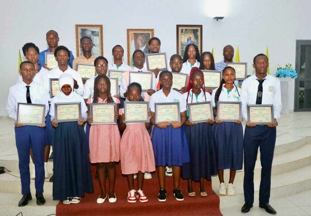 Côte d’Ivoire/Grand-Bassam célèbre le mérite scolaire lors de la 7ᵉ édition du Prix d’Excellence