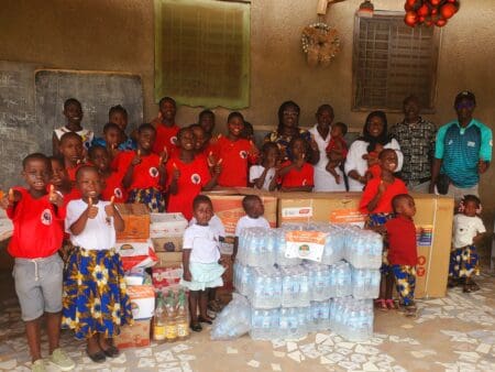 Dons de vivres et de non-vivres-Dimbokro:le CNO-CIV couvre les orphelins de « Sauvés pour servir » de cadeaux